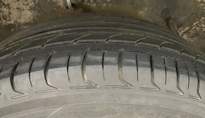 2011 Toyota Etios V, Petrol, Manual, 93,940 km, Right Rear Tyre Tread