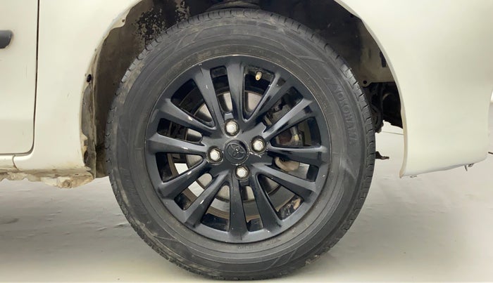 2011 Toyota Etios V, Petrol, Manual, 93,940 km, Right Front Wheel