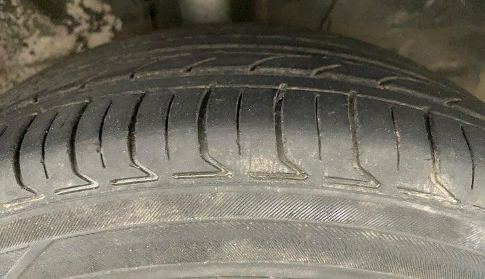 2011 Toyota Etios V, Petrol, Manual, 93,940 km, Right Front Tyre Tread