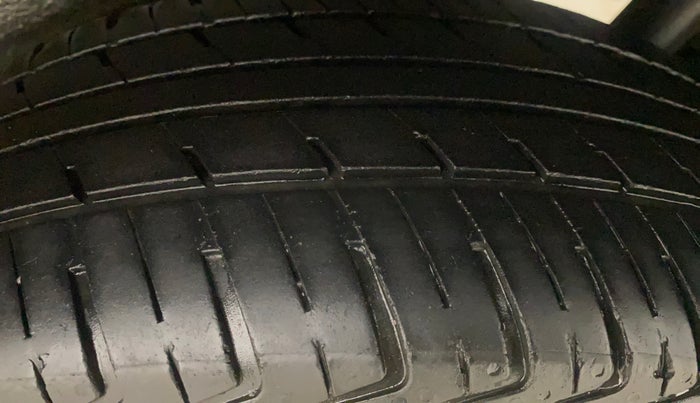 2017 Maruti Wagon R 1.0 VXI AMT, Petrol, Automatic, 62,170 km, Left Rear Tyre Tread