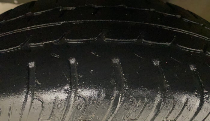 2017 Maruti Wagon R 1.0 VXI AMT, Petrol, Automatic, 62,170 km, Left Front Tyre Tread