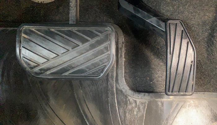 2017 Maruti Wagon R 1.0 VXI AMT, Petrol, Automatic, 62,170 km, Pedals