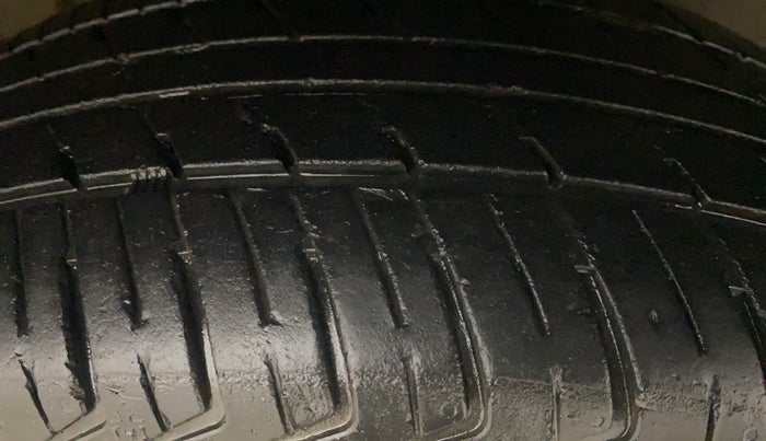 2017 Maruti Wagon R 1.0 VXI AMT, Petrol, Automatic, 62,170 km, Right Front Tyre Tread