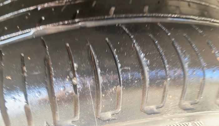 2021 Hyundai NEW I20 MAGNA 1.2 MT, Petrol, Manual, 37,237 km, Left Front Tyre Tread