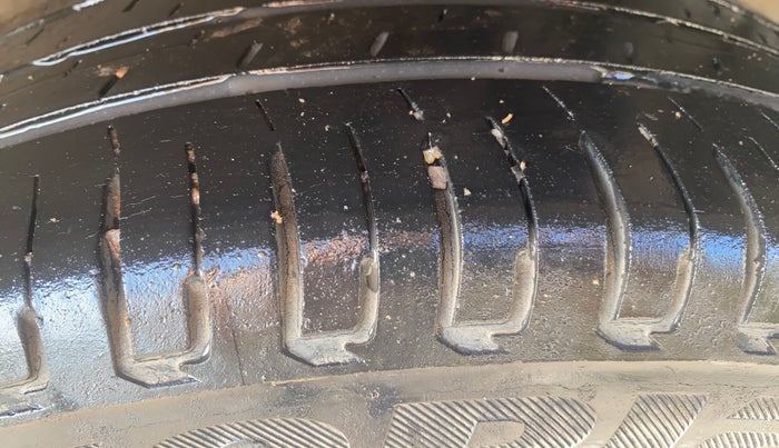 2021 Hyundai NEW I20 MAGNA 1.2 MT, Petrol, Manual, 37,237 km, Left Rear Tyre Tread