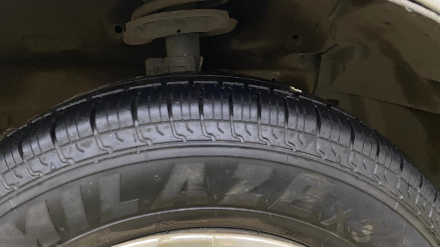 2014 Maruti Swift VXI, Petrol, Manual, 57,590 km, Right Front Tyre Tread
