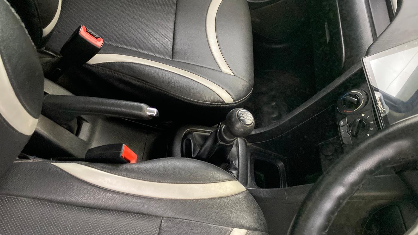 2014 Maruti Swift VXI, Petrol, Manual, 57,590 km, Gear Lever