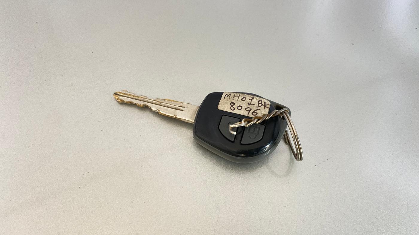 2014 Maruti Swift VXI, Petrol, Manual, 57,590 km, Key Close Up