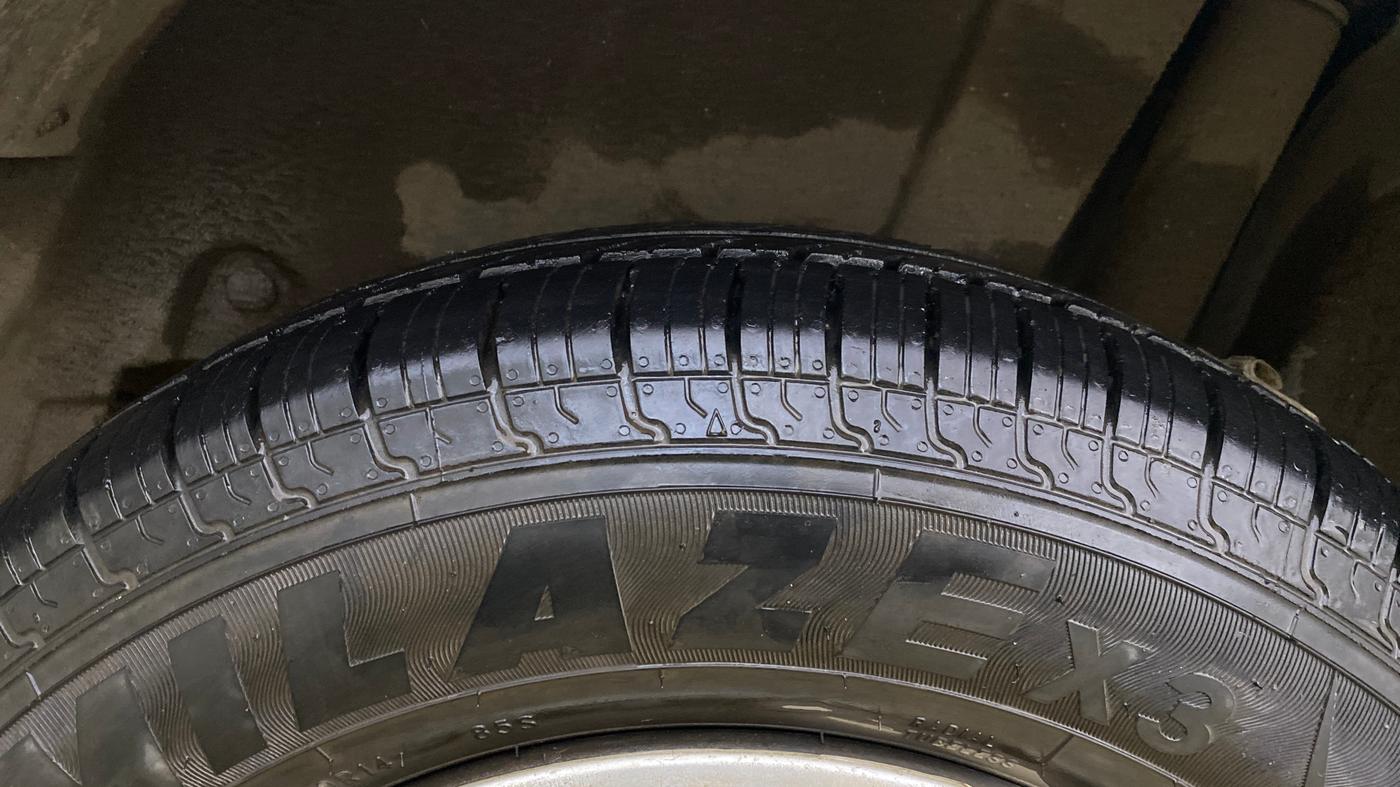2014 Maruti Swift VXI, Petrol, Manual, 57,590 km, Left Rear Tyre Tread