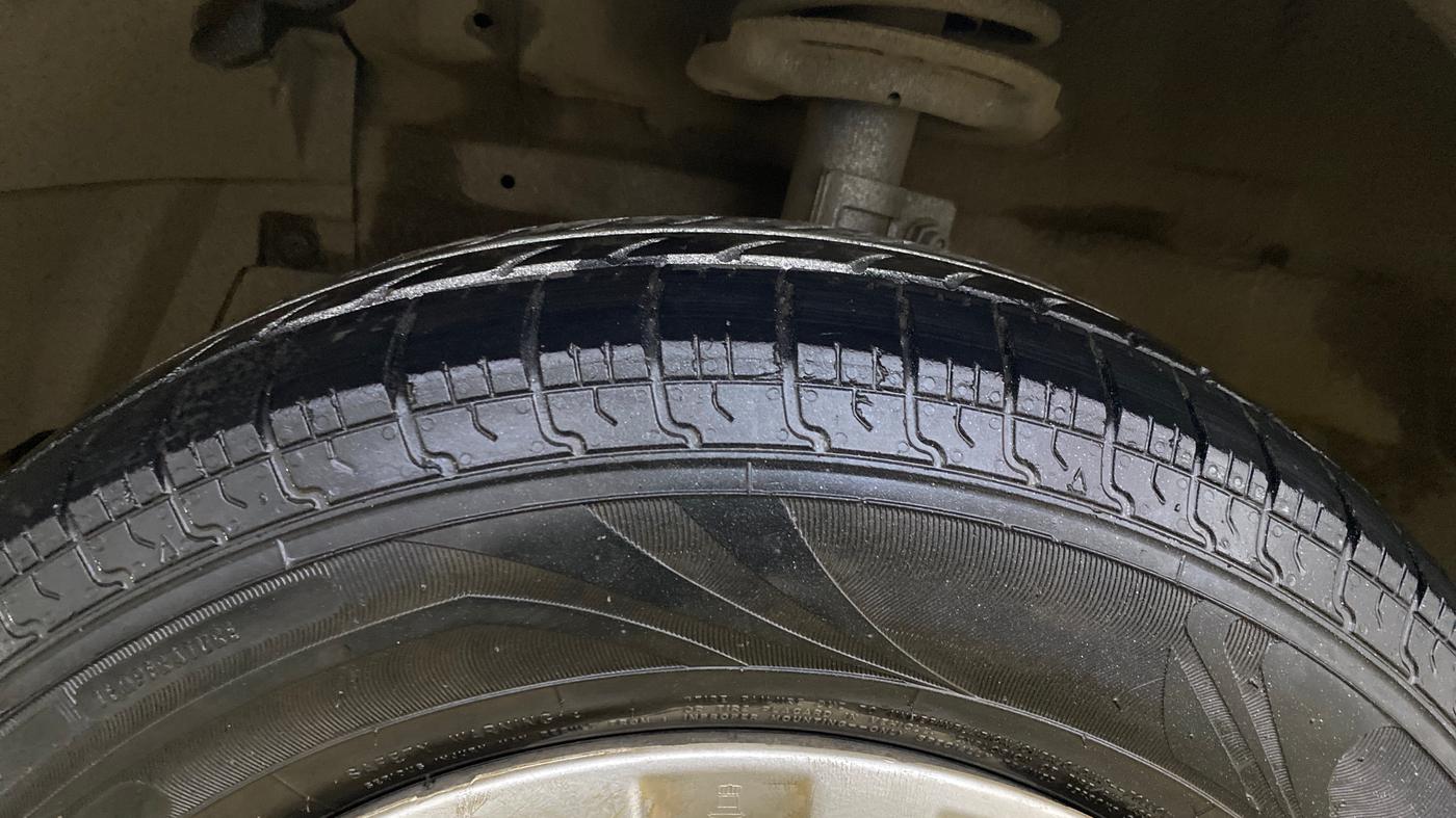 2014 Maruti Swift VXI, Petrol, Manual, 57,590 km, Left Front Tyre Tread