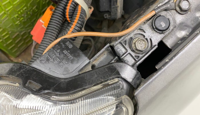 2018 Maruti Celerio VXI CNG, CNG, Manual, 99,009 km, Left headlight - Clamp has minor damage