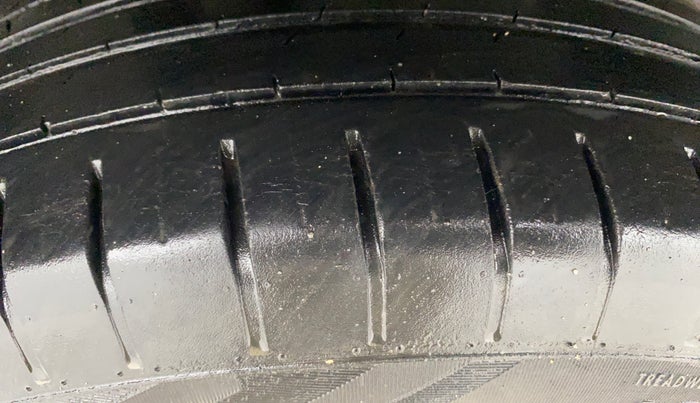 2018 Maruti Swift ZXI AMT, Petrol, Automatic, 39,255 km, Right Rear Tyre Tread