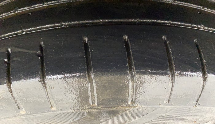 2018 Maruti Swift ZXI AMT, Petrol, Automatic, 39,255 km, Left Front Tyre Tread