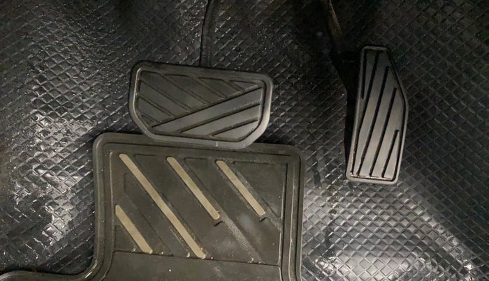 2018 Maruti Swift ZXI AMT, Petrol, Automatic, 39,255 km, Pedals