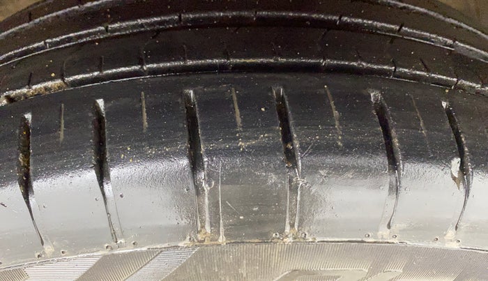 2018 Maruti Swift ZXI AMT, Petrol, Automatic, 39,255 km, Right Front Tyre Tread