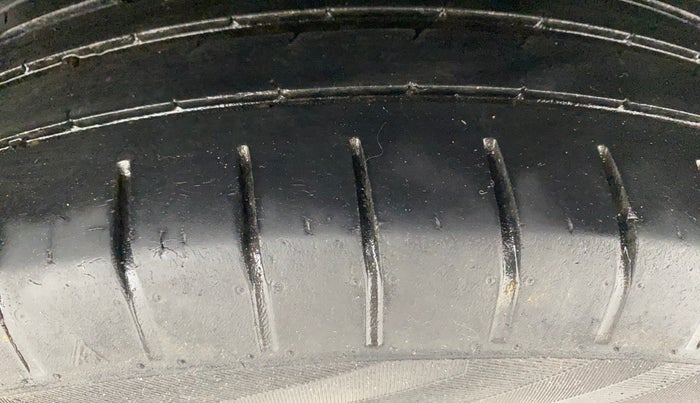 2018 Maruti Swift ZXI AMT, Petrol, Automatic, 39,255 km, Left Rear Tyre Tread