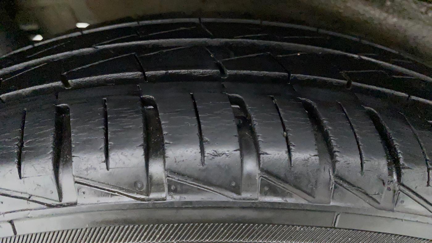 2014 Maruti Wagon R 1.0 LXI CNG, CNG, Manual, 73,582 km, Right Front Tyre Tread