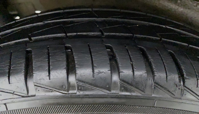 2014 Maruti Wagon R 1.0 LXI CNG, CNG, Manual, 73,582 km, Right Front Tyre Tread