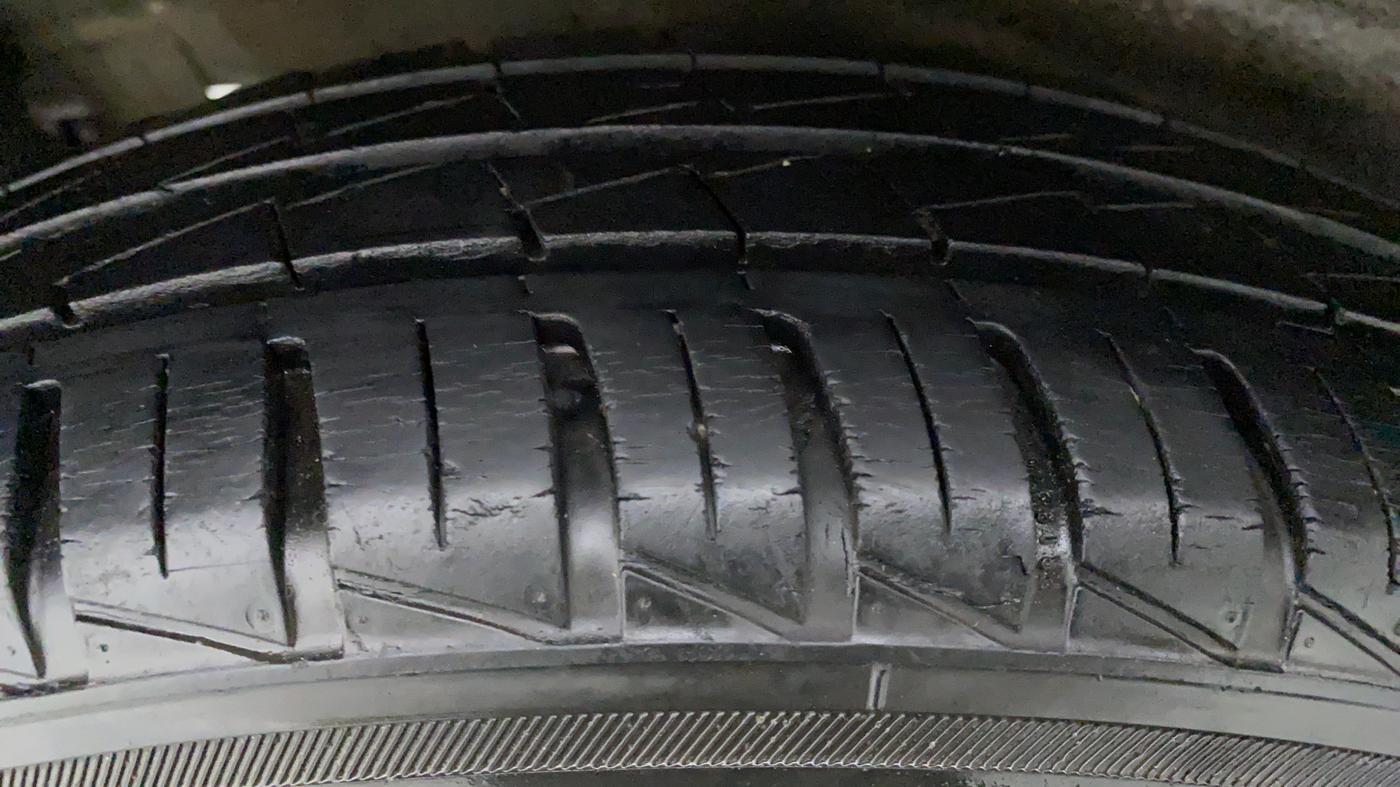2014 Maruti Wagon R 1.0 LXI CNG, CNG, Manual, 73,582 km, Left Front Tyre Tread