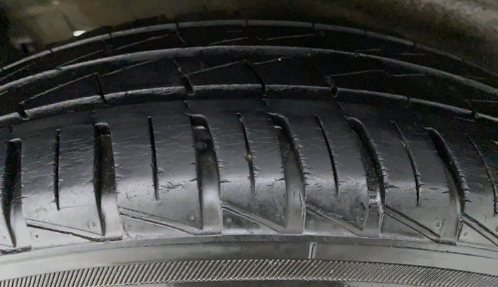 2014 Maruti Wagon R 1.0 LXI CNG, CNG, Manual, 73,582 km, Left Front Tyre Tread