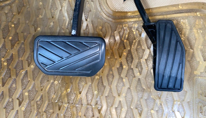 2017 Maruti Dzire ZXI PLUS AMT, Petrol, Automatic, 68,330 km, Pedals