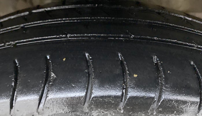2016 Maruti Wagon R 1.0 LXI CNG, CNG, Manual, 79,295 km, Right Front Tyre Tread