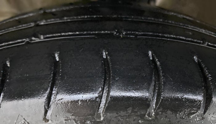 2016 Maruti Wagon R 1.0 LXI CNG, CNG, Manual, 79,295 km, Left Front Tyre Tread