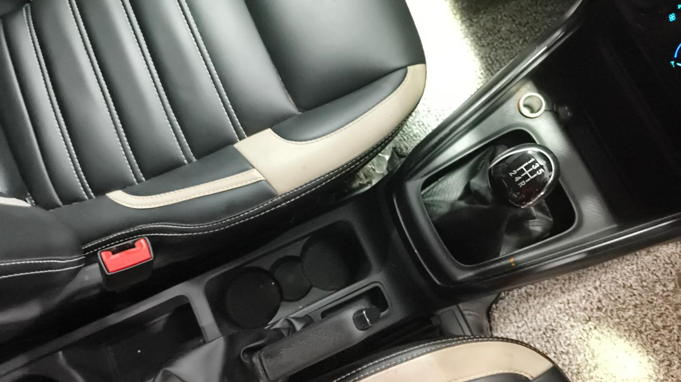 2017 Ford Ecosport AMBIENTE 1.5L PETROL, CNG, Manual, 98,652 km, Gear Lever