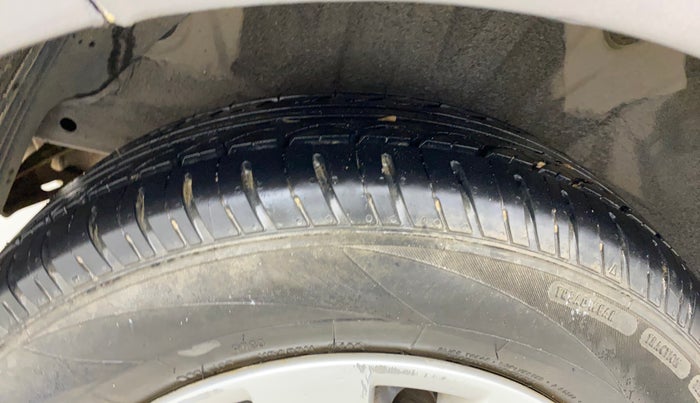 2013 Hyundai i20 MAGNA (O) 1.2, Petrol, Manual, 58,219 km, Right Rear Tyre Tread