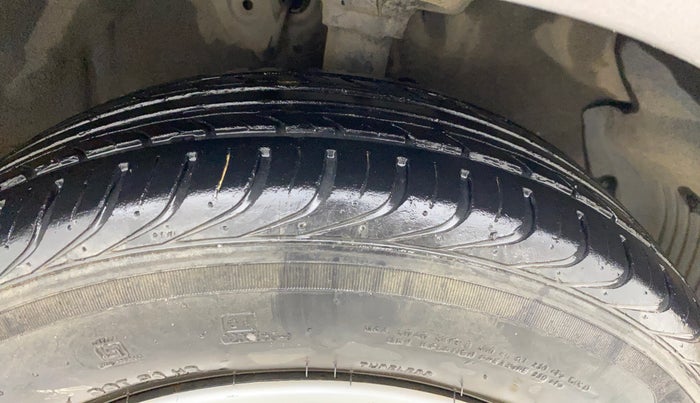 2013 Hyundai i20 MAGNA (O) 1.2, Petrol, Manual, 58,219 km, Right Front Tyre Tread