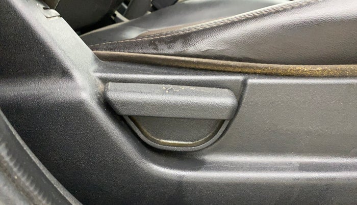 2013 Hyundai i20 MAGNA (O) 1.2, Petrol, Manual, 58,219 km, Driver Side Adjustment Panel