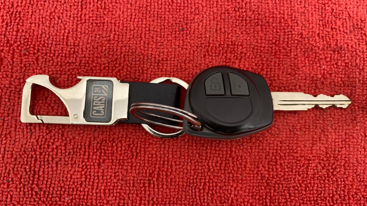 2016 Maruti Swift Dzire VXI AMT, Petrol, Automatic, 45,652 km, Key Close Up