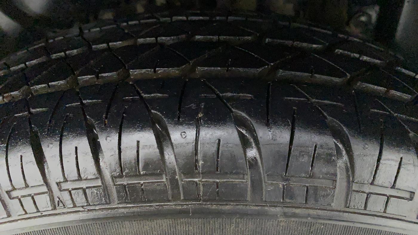 2016 Maruti Swift Dzire VXI AMT, Petrol, Automatic, 45,652 km, Right Front Tyre Tread