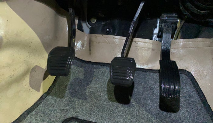 2017 Mahindra TUV300 T6, Diesel, Manual, 20,374 km, Pedals