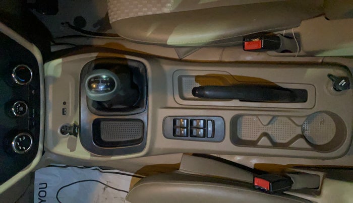 2017 Mahindra TUV300 T6, Diesel, Manual, 20,374 km, Gear Lever