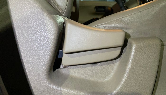 2017 Mahindra TUV300 T6, Diesel, Manual, 20,374 km, Driver Side Adjustment Panel