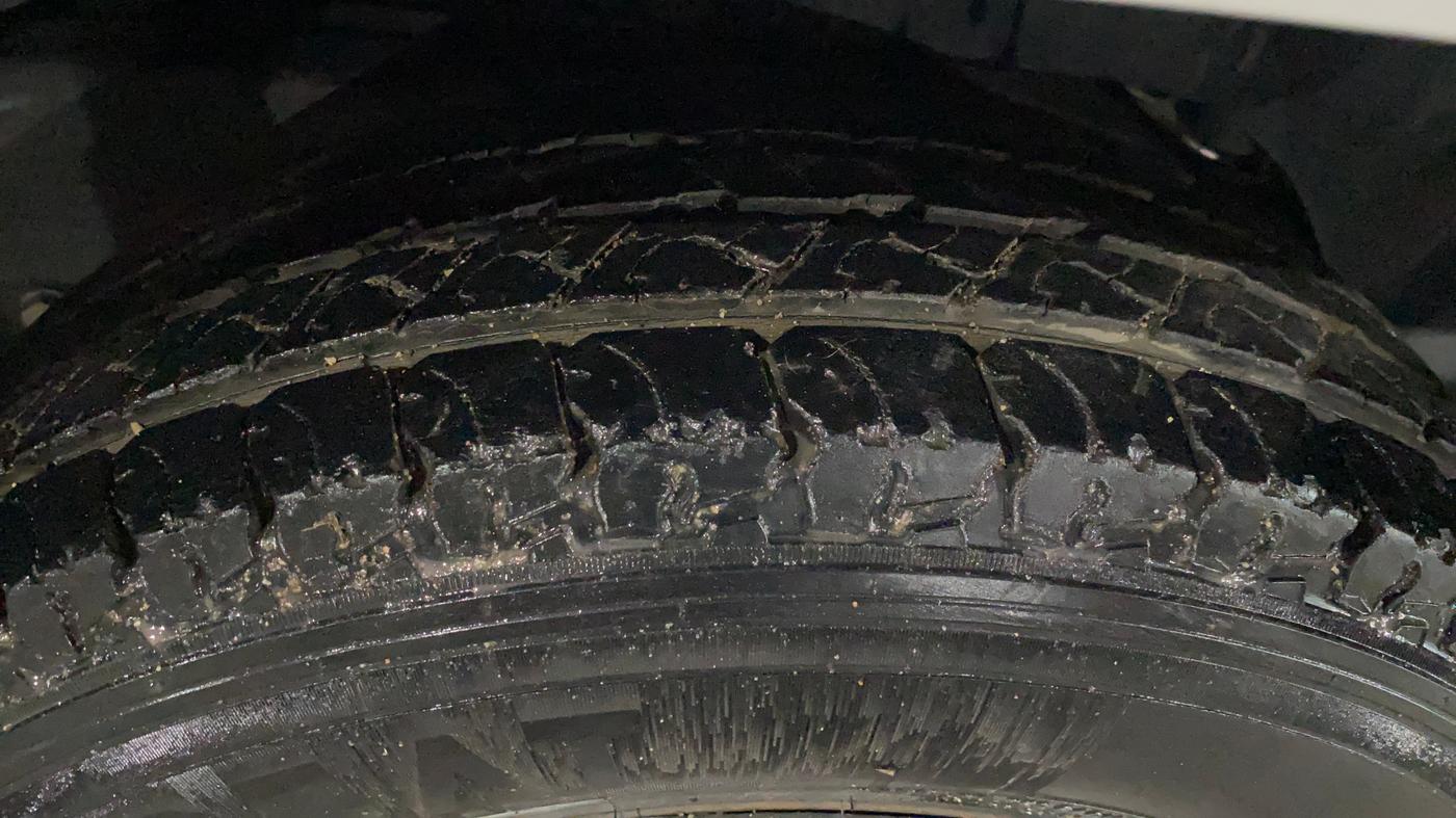 2017 Mahindra TUV300 T6, Diesel, Manual, 20,374 km, Left Rear Tyre Tread