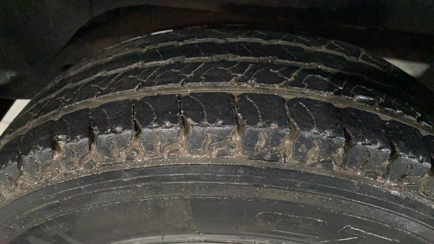 2017 Mahindra TUV300 T6, Diesel, Manual, 20,374 km, Right Rear Tyre Tread