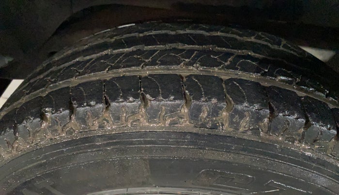 2017 Mahindra TUV300 T6, Diesel, Manual, 20,374 km, Right Rear Tyre Tread