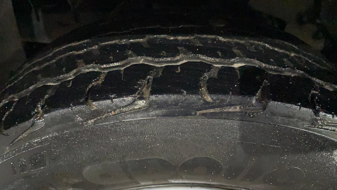 2017 Mahindra TUV300 T6, Diesel, Manual, 20,374 km, Left Front Tyre Tread