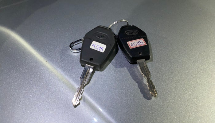 2017 Mahindra TUV300 T6, Diesel, Manual, 20,374 km, Key Close Up