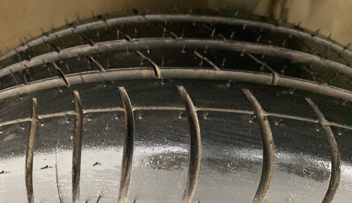 2014 Maruti Alto K10 VXI, Petrol, Manual, 21,600 km, Left Front Tyre Tread