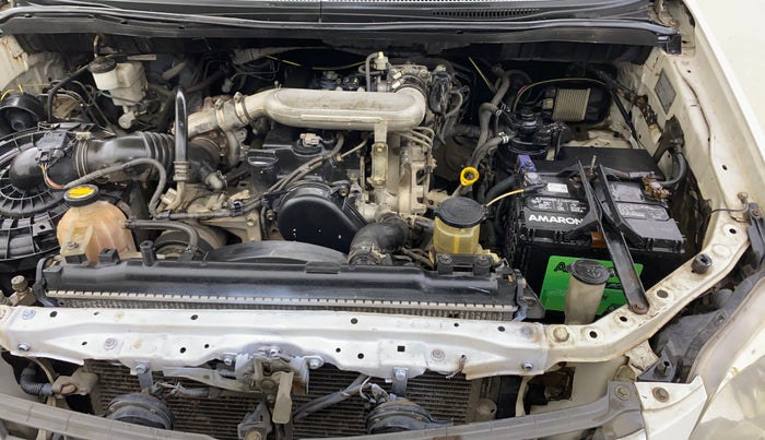 2014 Toyota Innova 2.5 ZX 7 STR, Diesel, Manual, 1,70,000 km, Engine View - Left