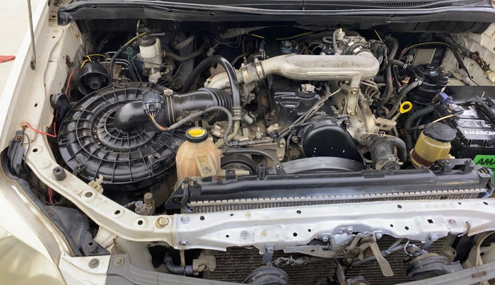 2014 Toyota Innova 2.5 ZX 7 STR, Diesel, Manual, 1,70,000 km, Engine View - Right