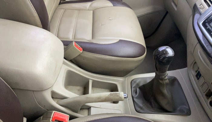 2014 Toyota Innova 2.5 ZX 7 STR, Diesel, Manual, 1,70,000 km, Gear Lever