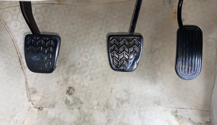 2014 Toyota Innova 2.5 ZX 7 STR, Diesel, Manual, 1,70,000 km, Pedals