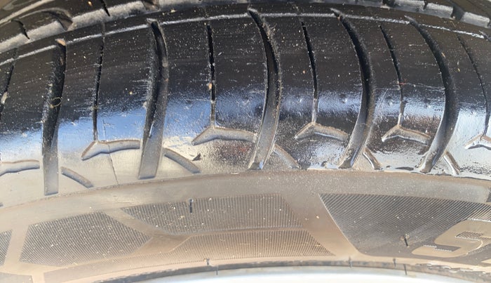 2017 Hyundai Elite i20 ASTA 1.2, Petrol, Manual, 61,636 km, Right Front Tyre Tread