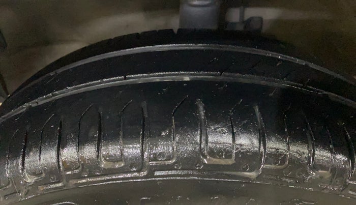 2015 Maruti Wagon R 1.0 VXI, Petrol, Manual, 44,398 km, Left Front Tyre Tread