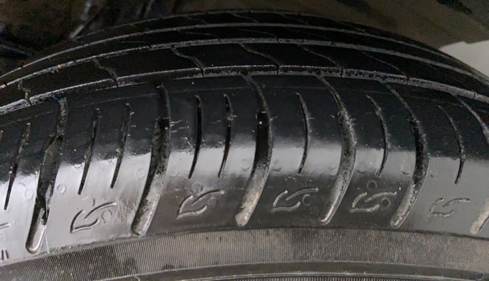 2019 Maruti Vitara Brezza ZDI AMT, Diesel, Automatic, 7,596 km, Left Rear Tyre Tread
