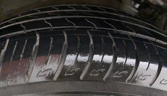 2019 Maruti Vitara Brezza ZDI AMT, Diesel, Automatic, 7,596 km, Right Rear Tyre Tread